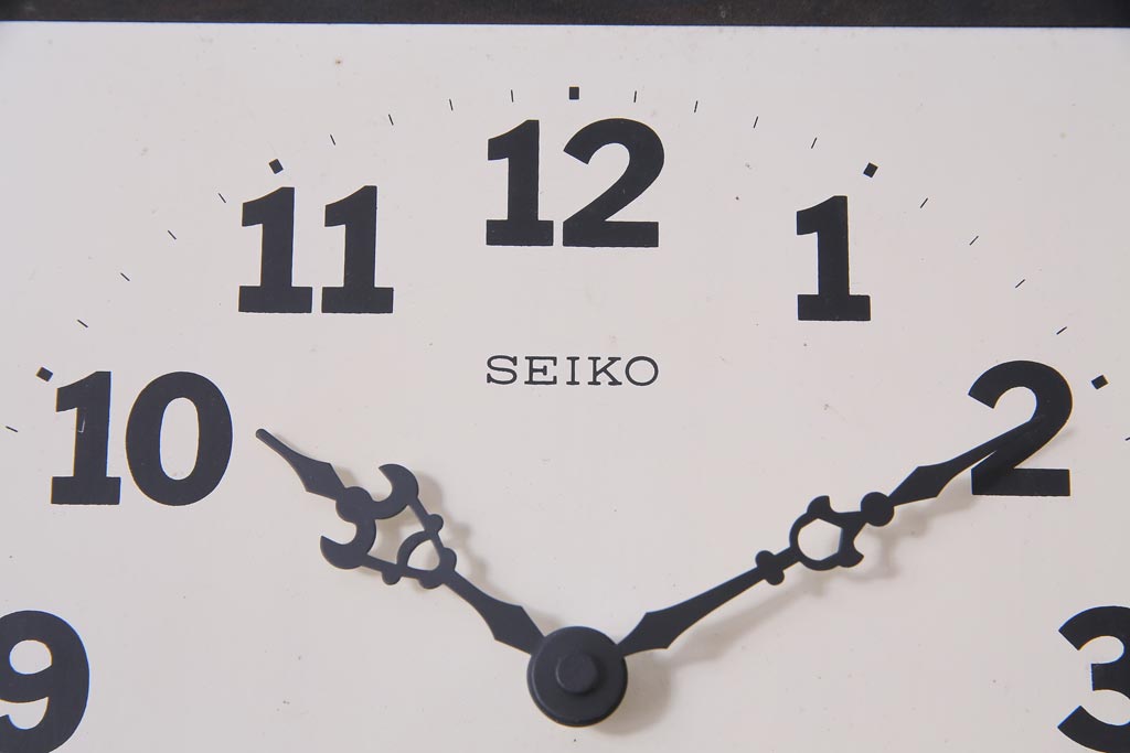 アンティーク雑貨　昭和中期　SEIKO(セイコー)　電池式　昭和レトロな雰囲気がお洒落な掛け時計(柱時計)