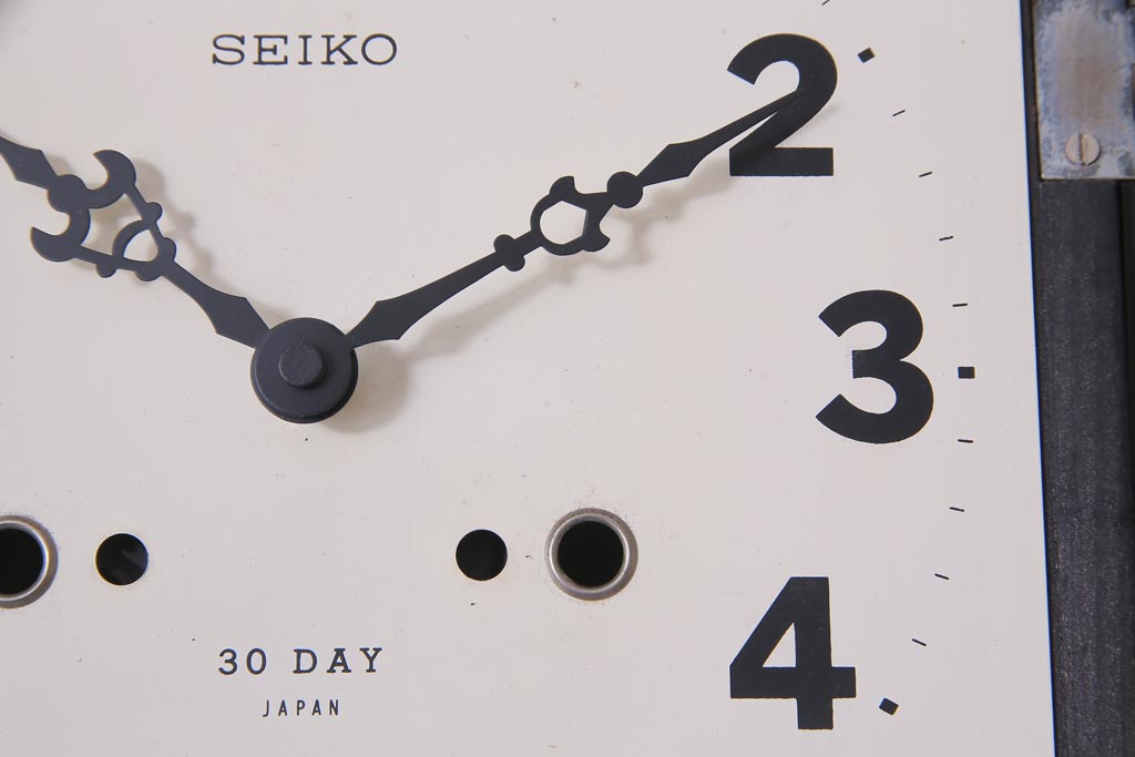 アンティーク雑貨　昭和中期　SEIKO(セイコー)　電池式　昭和レトロな雰囲気がお洒落な掛け時計(柱時計)