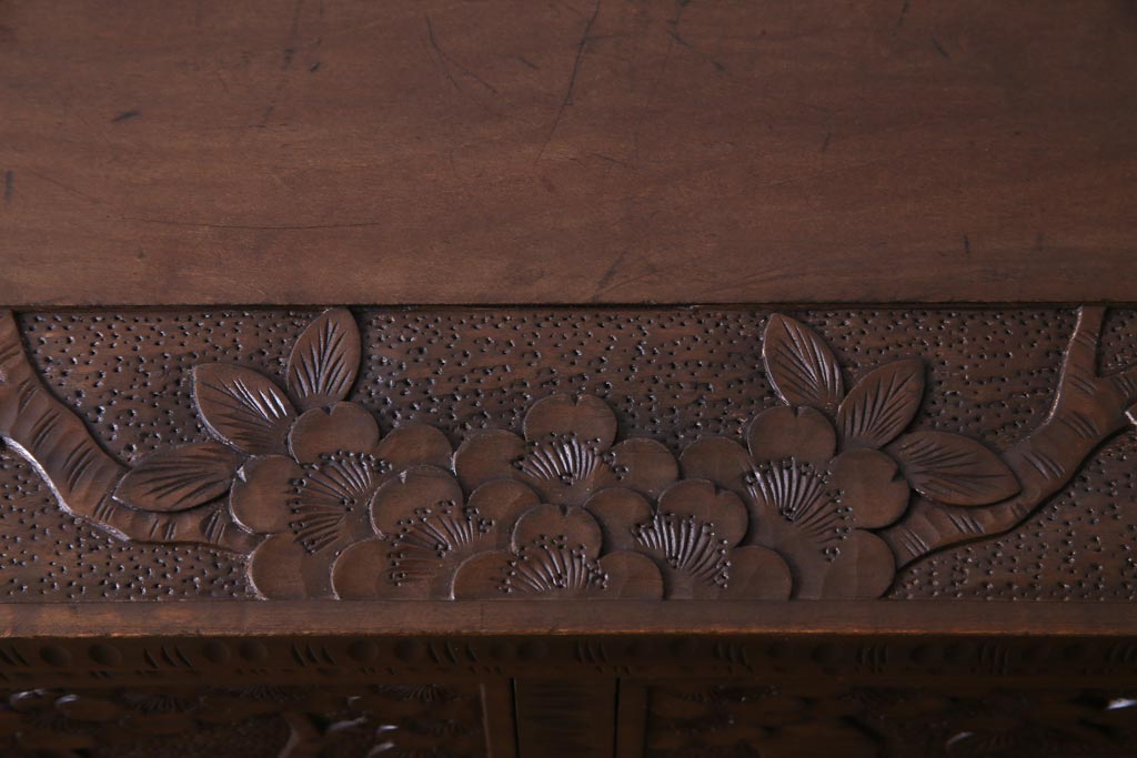 中古美品　ビンテージ　伝統工芸軽井沢彫り　意匠が凝らされたチェスト(箪笥、タンス)