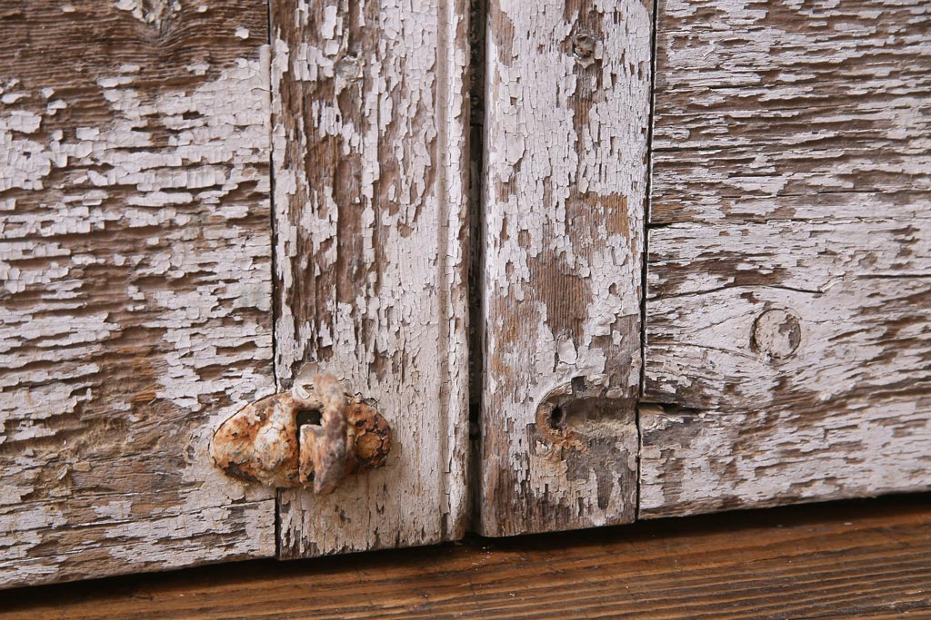 ジャンク品　シャビーな風合いがおしゃれなフランスアンティークのルーバー扉1対(両開き窓、建具)