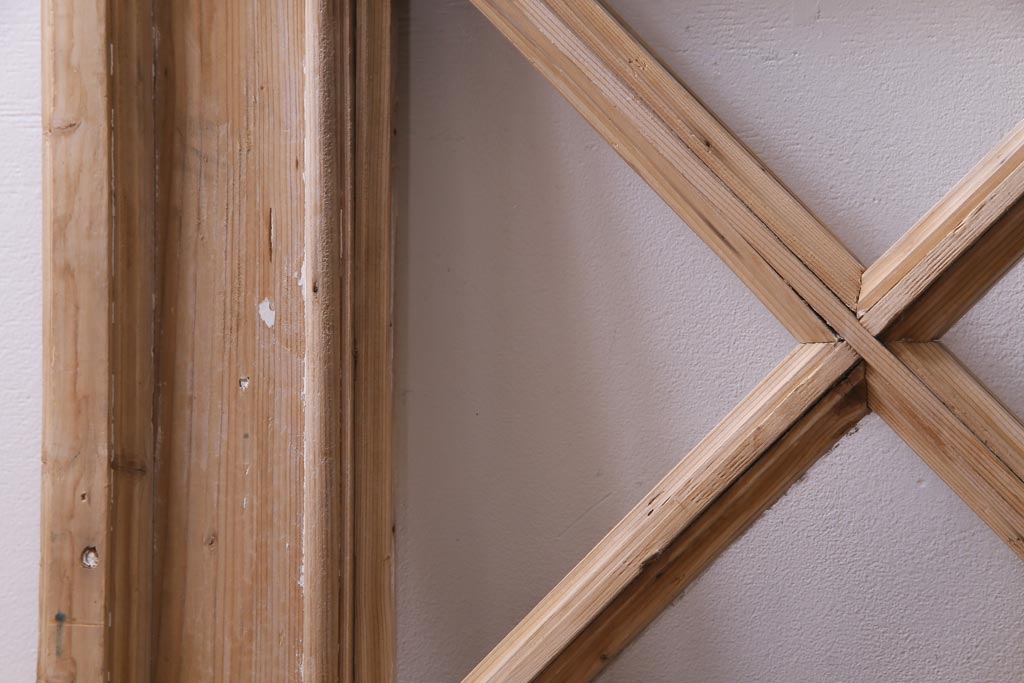 アンティーク雑貨　ジャンク品　フランスアンティーク　DIY　年月を重ねた古い木の風合いが味のある明り取り(ディスプレイ)