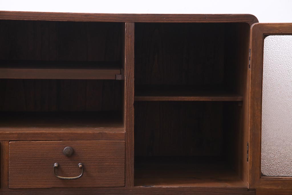 レトロ家具　昭和レトロ　桐材　丸みを帯びたフォルムのリメイクローボード(戸棚、テレビボード)