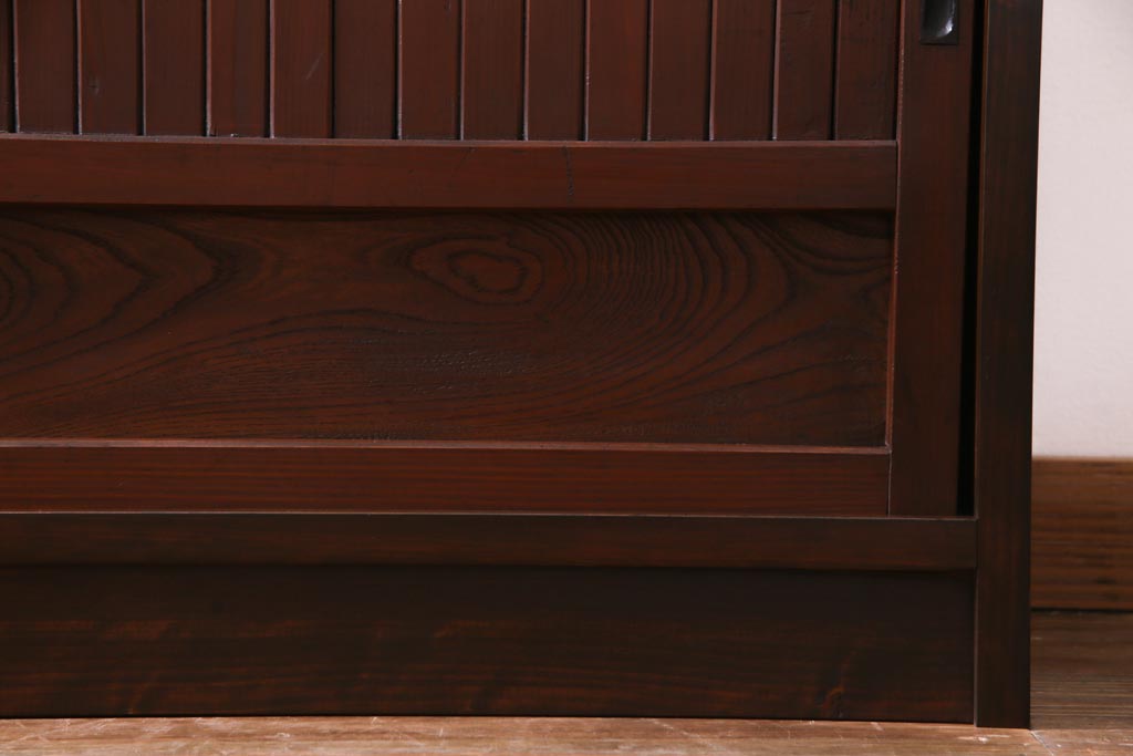 ラフジュ工房オリジナル　リメイク家具　明治期　赤みを帯びた上品な建具を活用した収納棚(ローボード、戸棚)