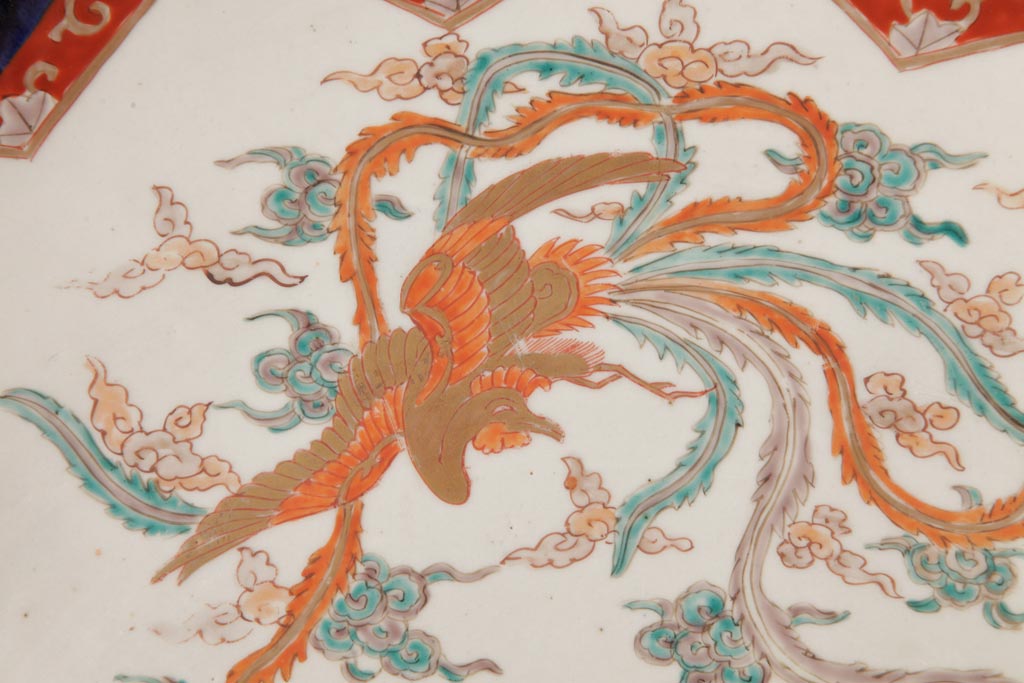 古民具・骨董　色絵　鮮やかな色使いが目を引く鳳凰紋の二尺大皿(絵皿、飾り皿)