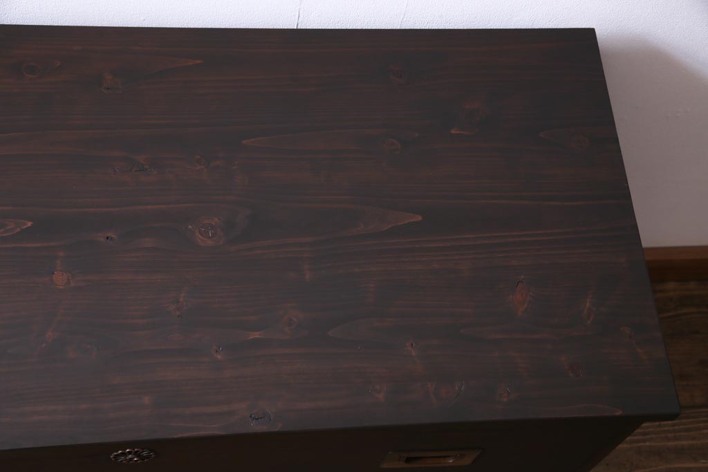 アンティーク家具　和製アンティーク　鉄脚付リメイク　銅金具　総桐材の上質な箪笥リビングボード(ローボード、チェスト、和タンス、桐箪笥、桐たんす)(1)