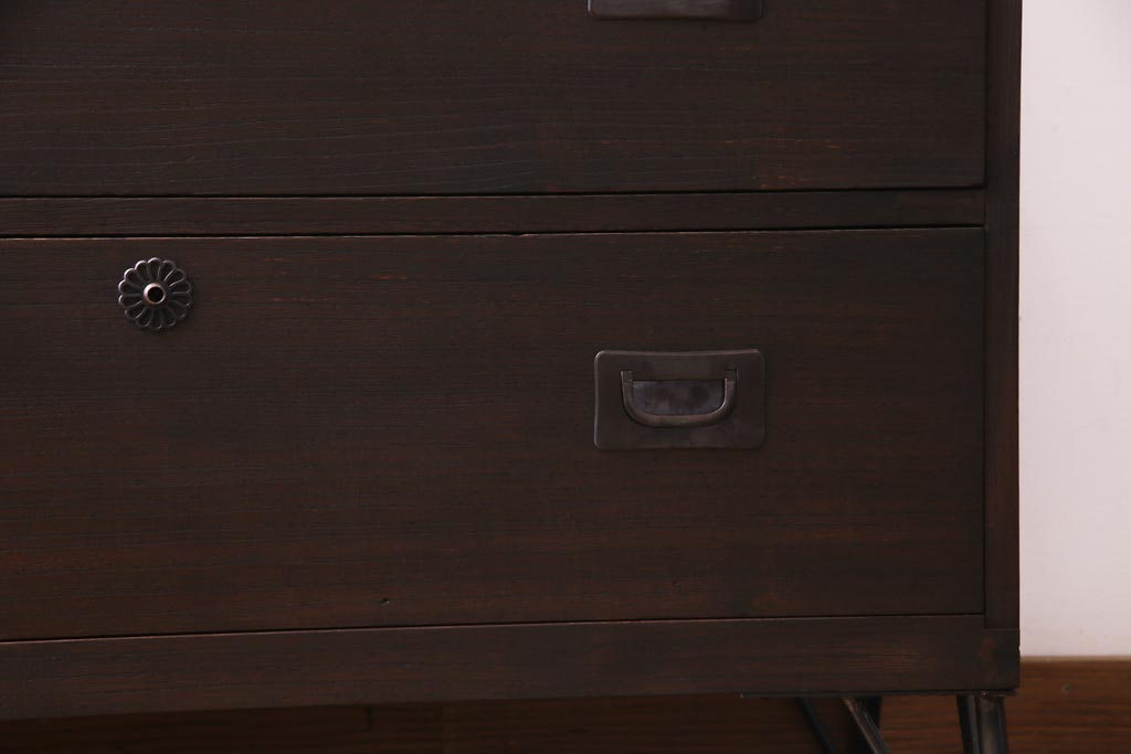 アンティーク家具　和製アンティーク　鉄脚付リメイク　銅金具　総桐材の上質な箪笥リビングボード(ローボード、チェスト、和タンス、桐箪笥、桐たんす)(1)