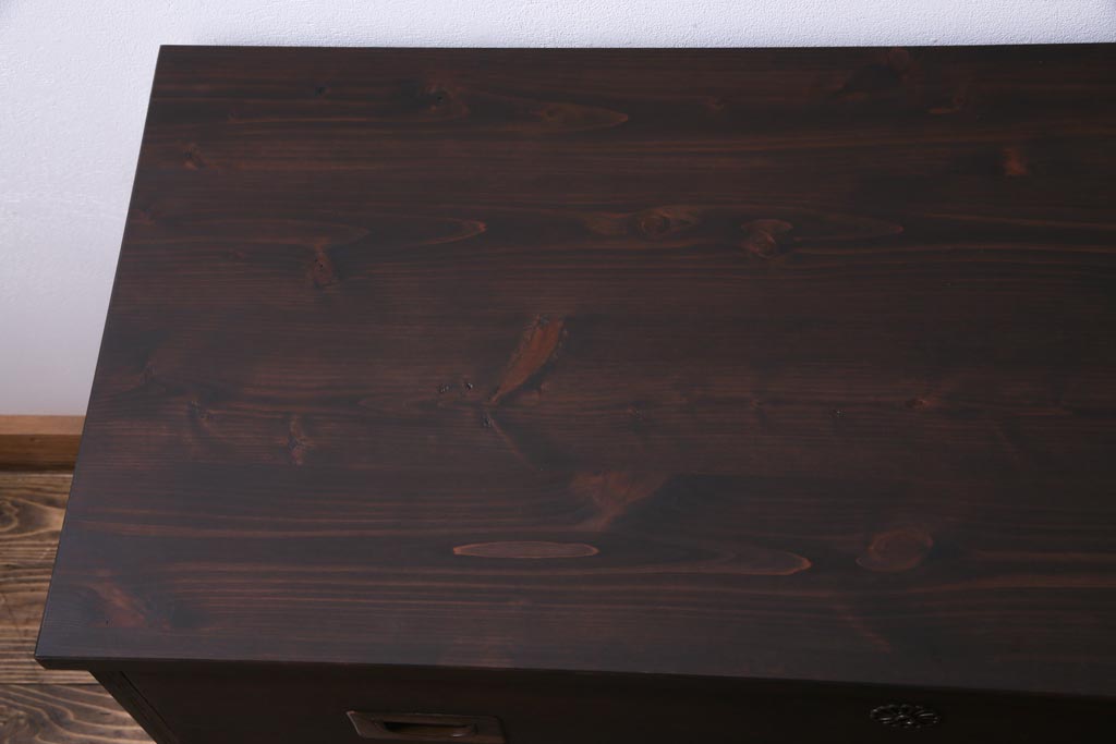 アンティーク家具　和製アンティーク　鉄脚付リメイク　銅金具　総桐材の上質な箪笥リビングボード(ローボード、チェスト、和タンス、桐箪笥、桐たんす)(2)