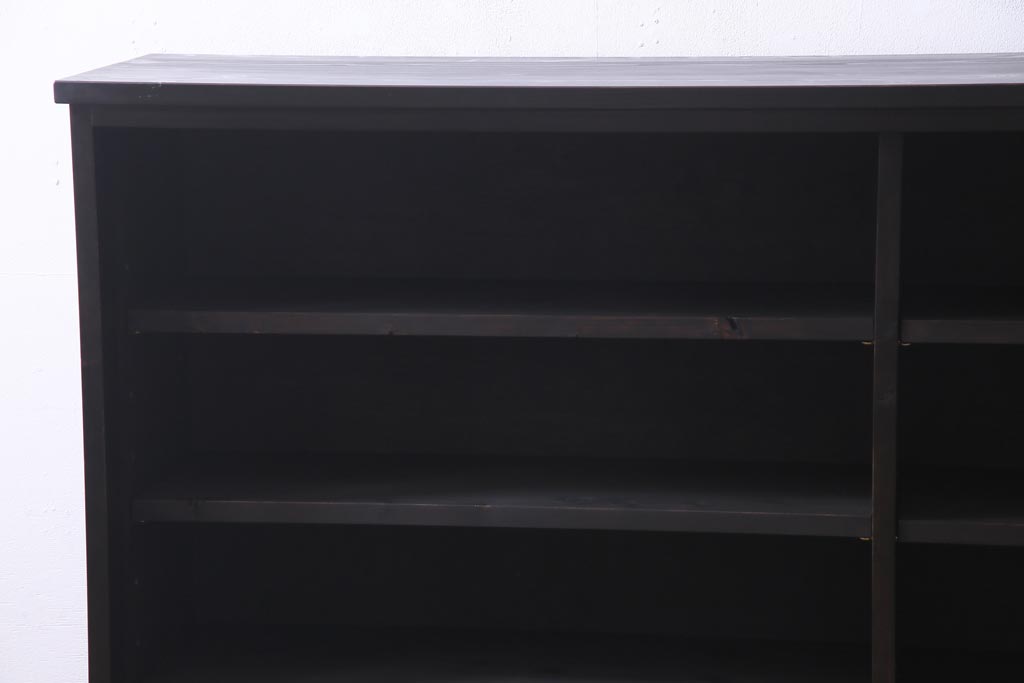 ラフジュ工房オリジナル　透かし彫りが上品な引き戸のリメイク収納棚(戸棚)