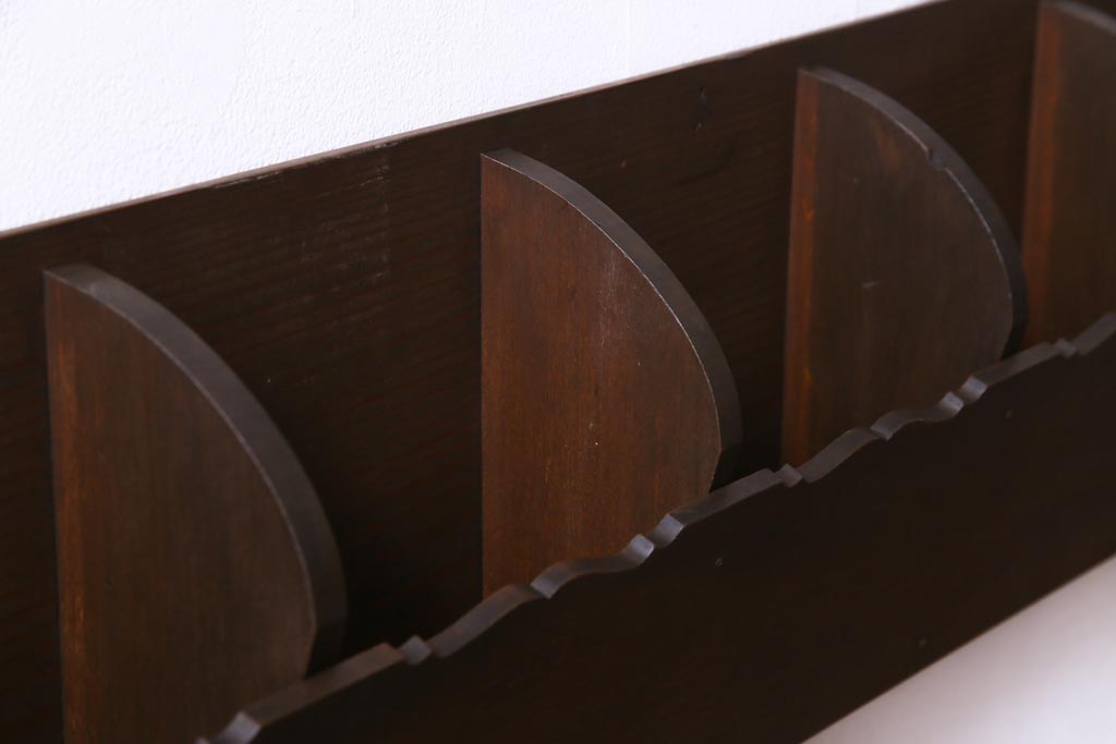 レトロ家具　昭和レトロ　横長型　珍しいデザインの壁掛けレターラック(状差し、ウォールラック)