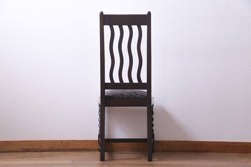 アンティーク家具　イギリスアンティーク　背もたれのデザインが印象的なダイニングチェア(椅子)(1)