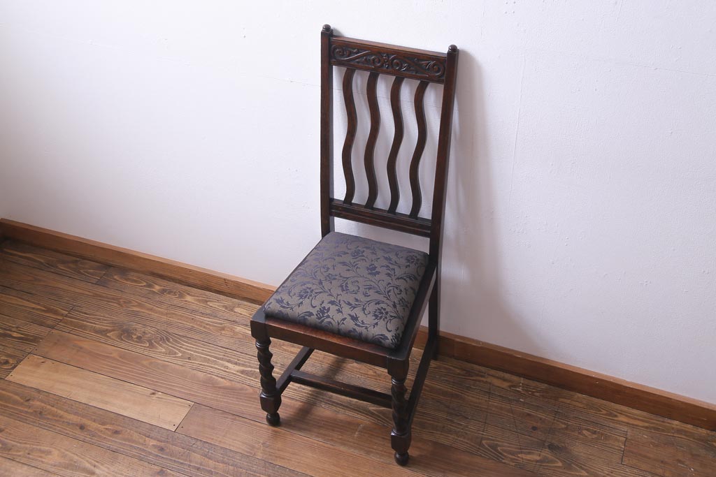 アンティーク家具　イギリスアンティーク　背もたれのデザインが印象的なダイニングチェア(椅子)(2)