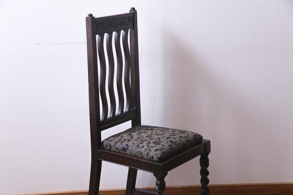 アンティーク家具　イギリスアンティーク　背もたれのデザインが印象的なダイニングチェア(椅子)(3)