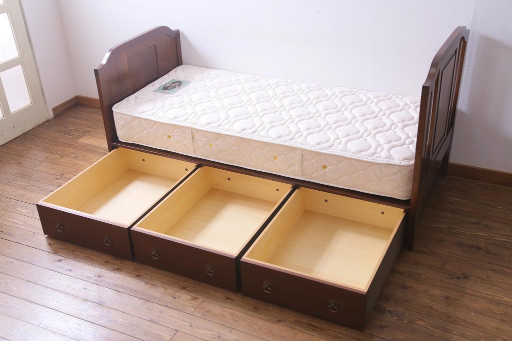 中古　シモンズ社製マットレス付き　マホガニー材突板仕上げ　パーケットで作られたデザインが魅力的な高級木製ベッド