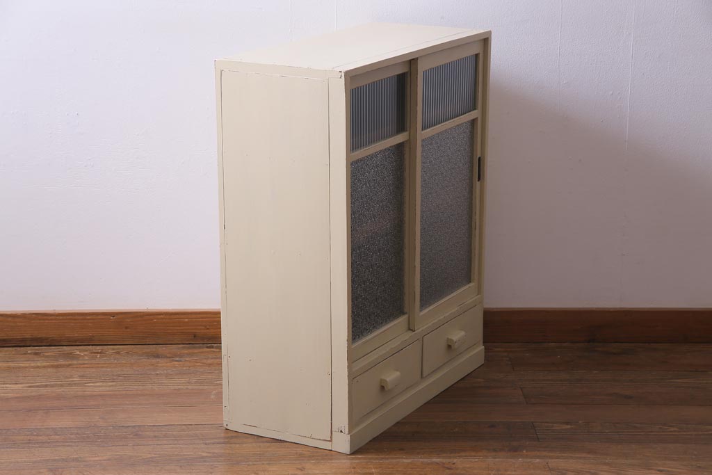 ペイント家具　モールガラス・ダイヤガラス　柔らかなカラーのレトロな戸棚(収納棚、キャビネット)