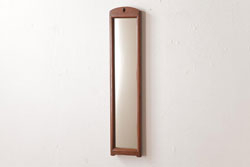 アンティーク雑貨　和製アンティーク　木製枠がレトロな細身のウォールミラー(壁掛け鏡)
