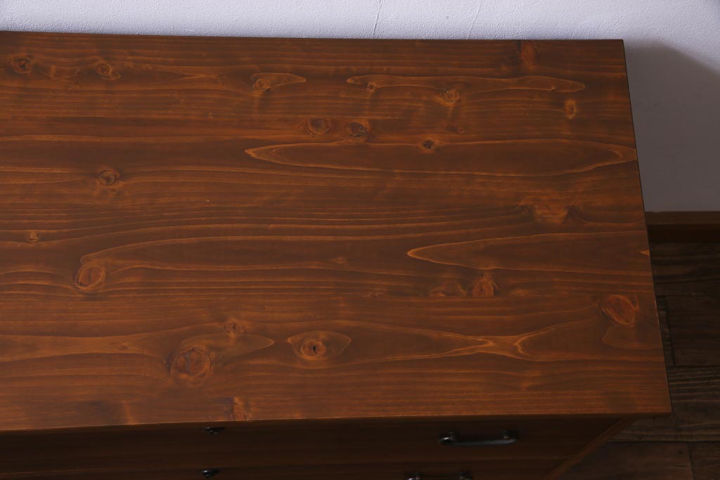 アンティーク家具　昭和初期　前面桐材　リメイク　素朴な味わいの脚付箪笥リビングボード(ローボード、和タンス、引き出し、桐箪笥、桐たんす)