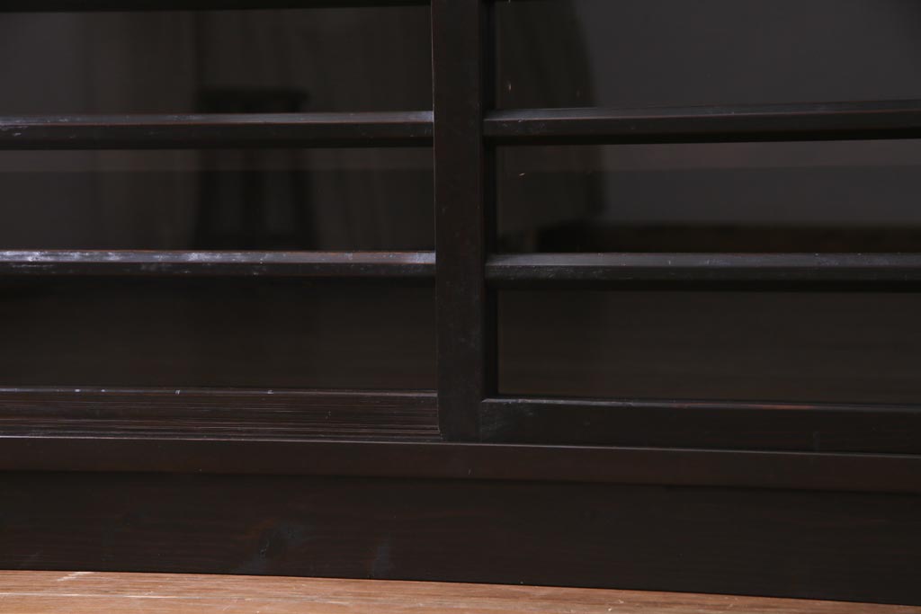 ラフジュ工房オリジナル　リメイク家具　明治期の建具を利用したシンプルな収納棚(リビングボード、戸棚)