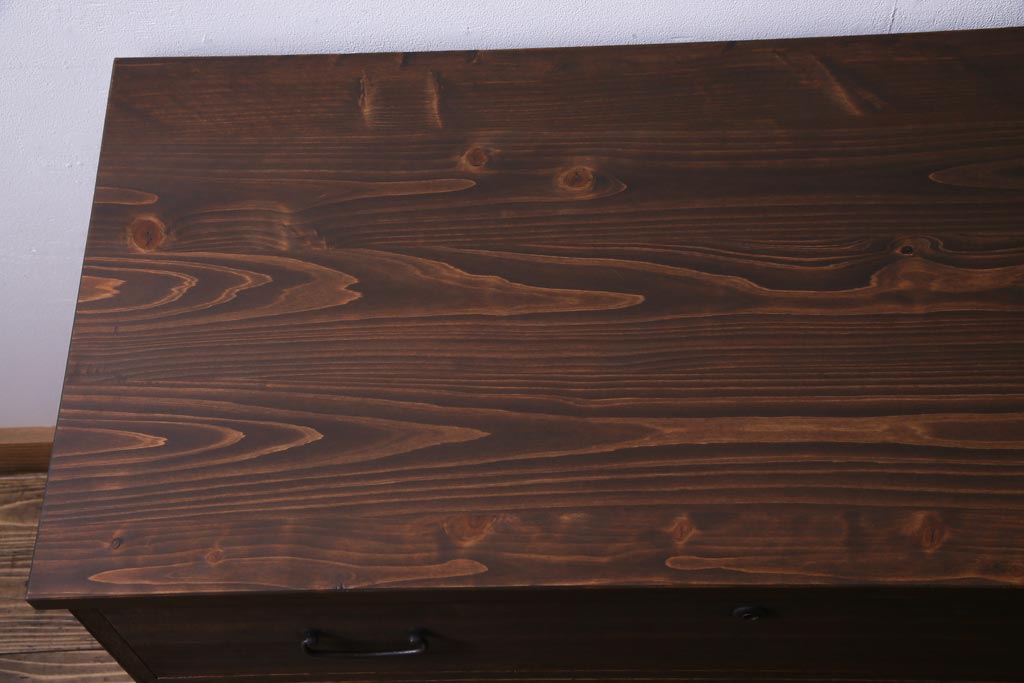 アンティーク家具　昭和初期　前面桐材　鉄脚付リメイク　すっきりとした取っ手の箪笥リビングボード・3段(チェスト、和タンス、桐箪笥、桐たんす)