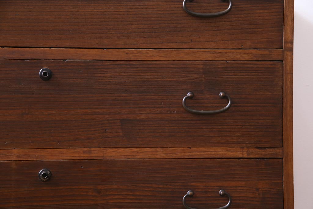 アンティーク家具　昭和初期　前面桐材　リメイク　素朴な味わいの脚付箪笥リビングボード・3段(ローボード、和タンス、引き出し、桐箪笥、桐たんす)