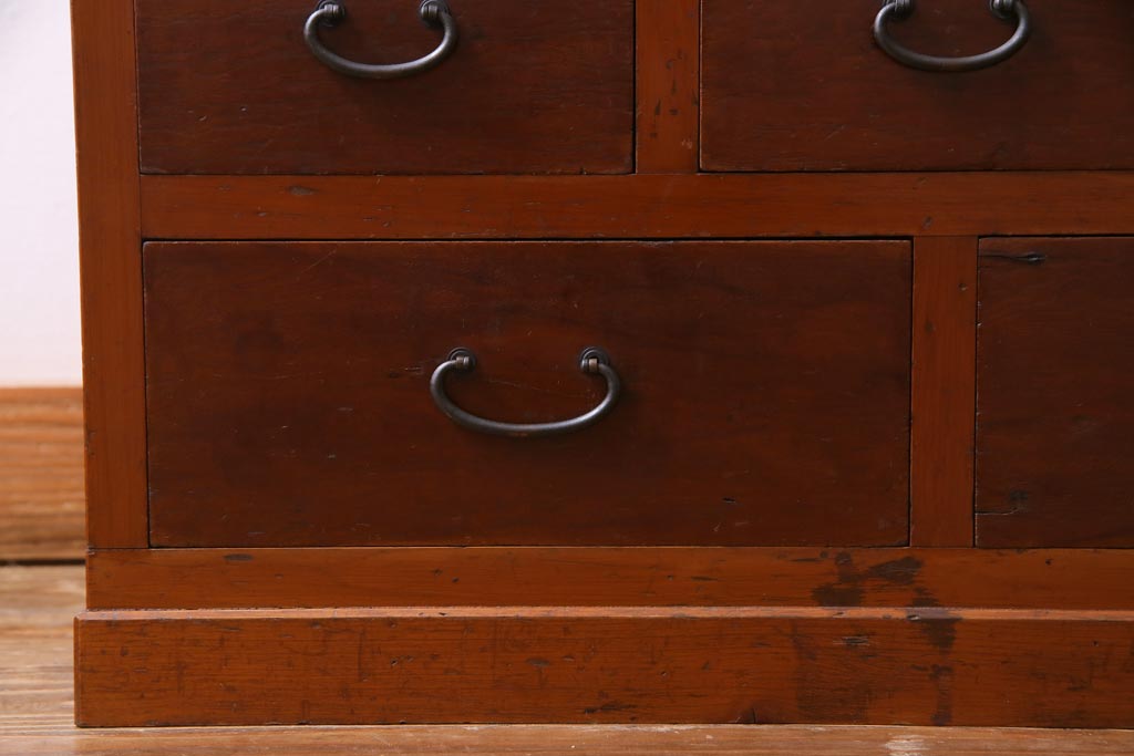 レトロ家具　和製アンティーク　ヒノキ材　コンパクトにまとまったレトロな戸棚(収納棚)