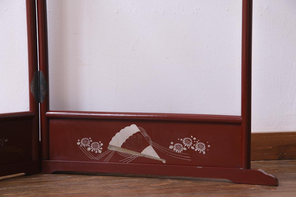 アンティーク雑貨　昭和中期　漆塗り　フック付き　扇の模様が和の雰囲気を引き立てる二つ折り衣桁