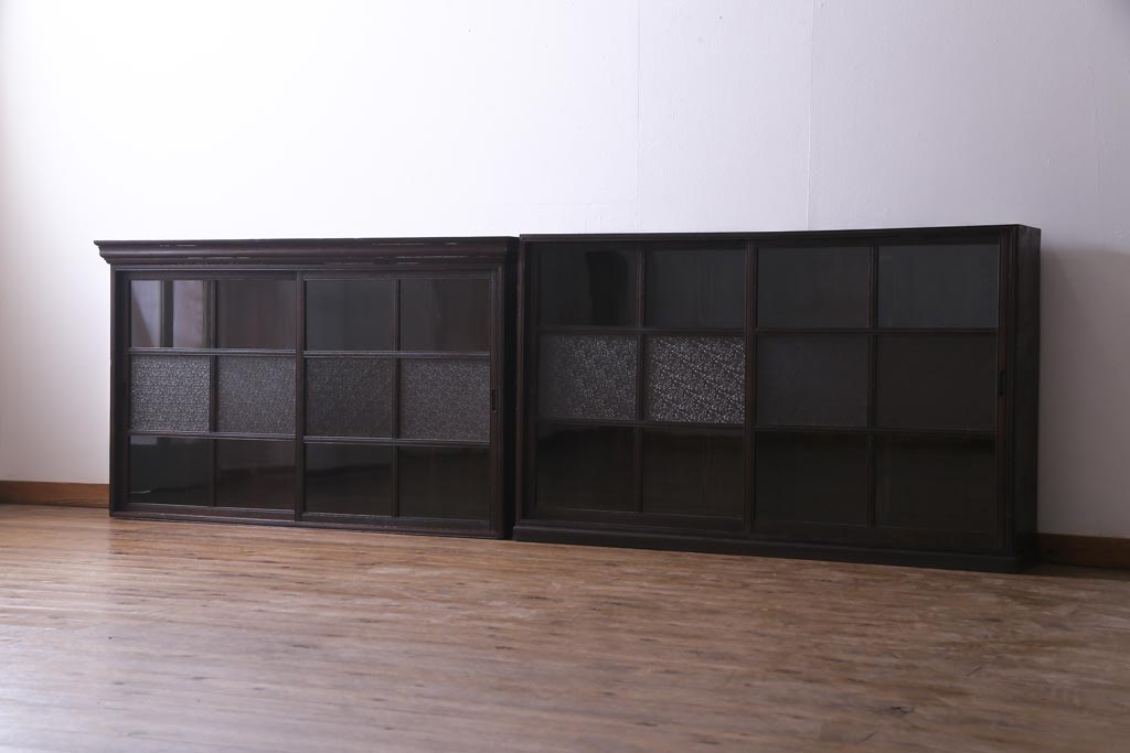 アンティーク家具　和製アンティーク　三方栗材　渋い色合いの大振りな薄型重ね戸棚(収納棚、食器棚)