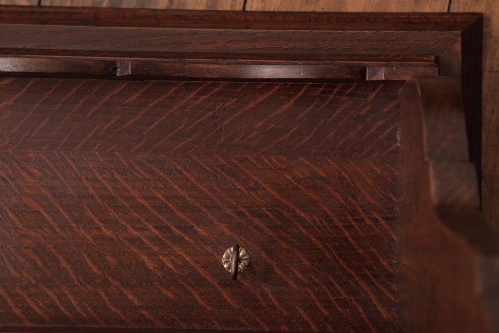 アンティーク家具　イギリスアンティーク　オーク材　上品なデザインのフック付きウォールシェルフ(ウォールラック、壁掛け棚)