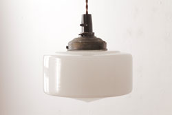 昭和レトロ　戦前　シンプルな乳白ガラスのペンダントライト(吊り下げ照明、天井照明)