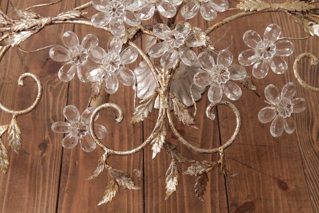 フランスアンティーク　鉄製　フラワーモチーフのガラスが愛らしい繊細な4灯シャンデリア(天井照明)