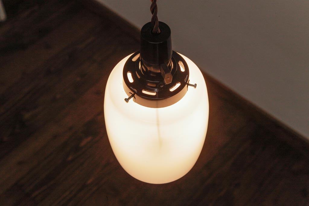昭和レトロ　シンプルで馴染みやすい筒型の吊り下げ照明(天井照明)