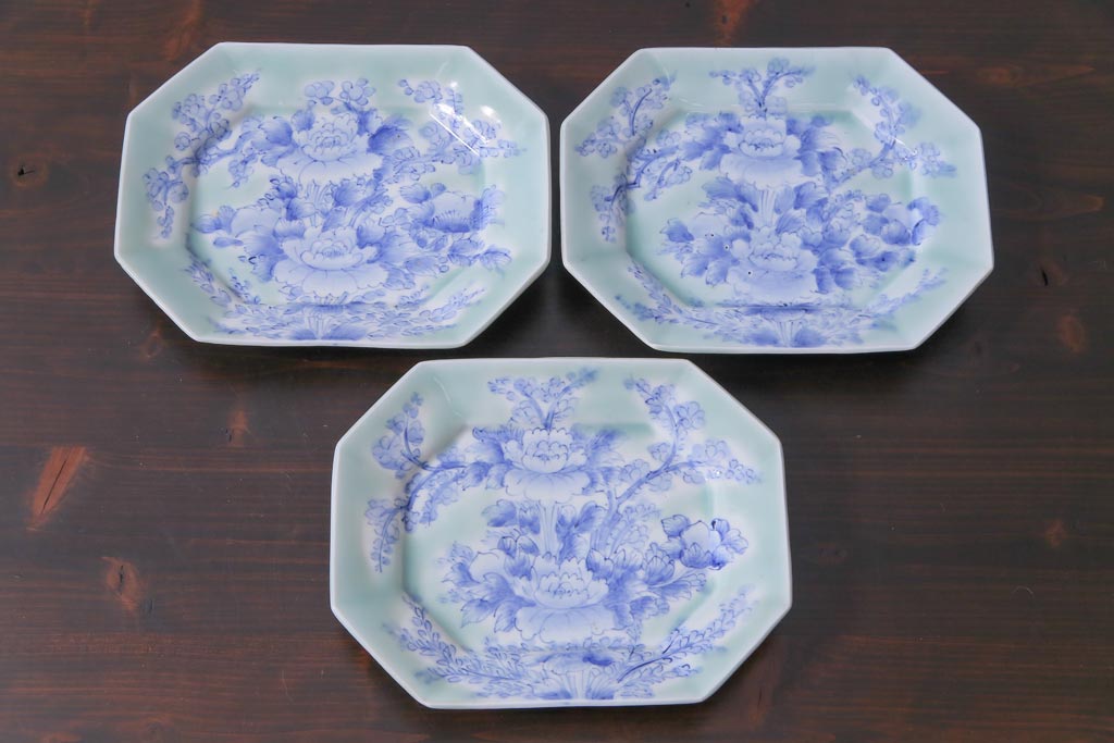 古民具・骨董　青磁　染付　牡丹図が華やかな変形皿3枚セット(長皿、和食器)