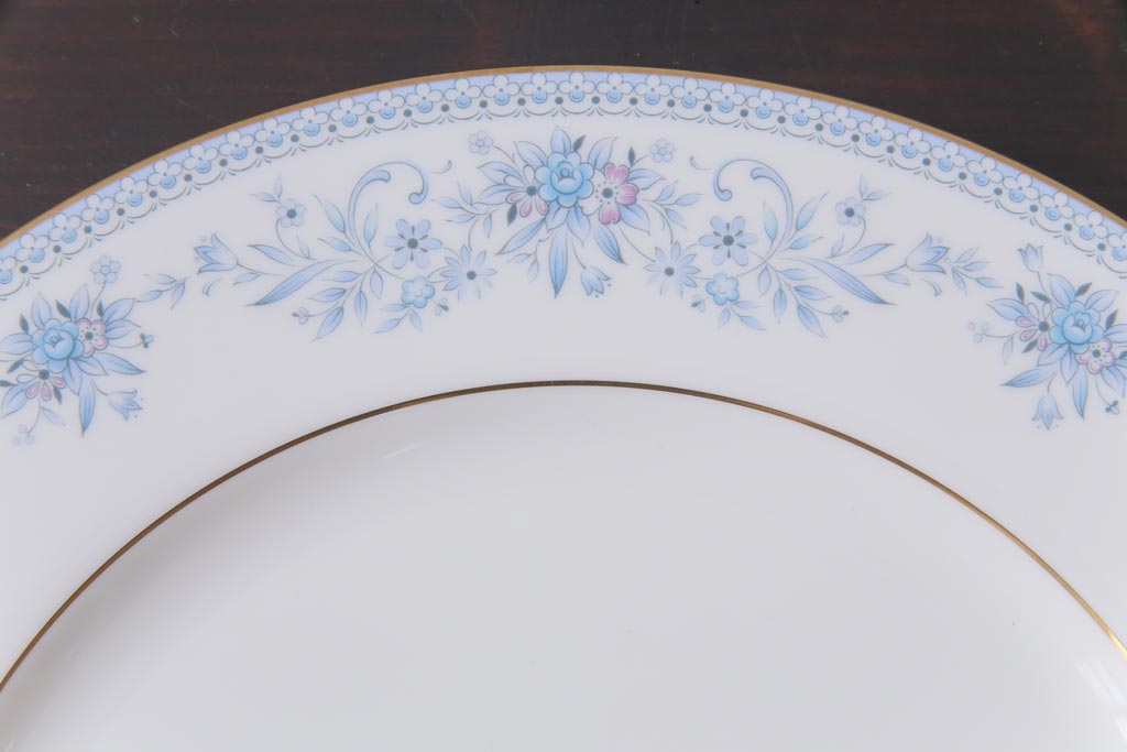 中古　ノリタケ(Noritake)　ブルーヒル(廃盤)　淡いブルーの花柄が可憐なプレート4枚セット(大皿、洋食器)