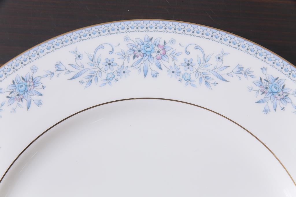 中古　ノリタケ(Noritake)　ブルーヒル(廃盤)　淡いブルーの花柄が可憐なプレート3枚セット(大皿、洋食器)(1)