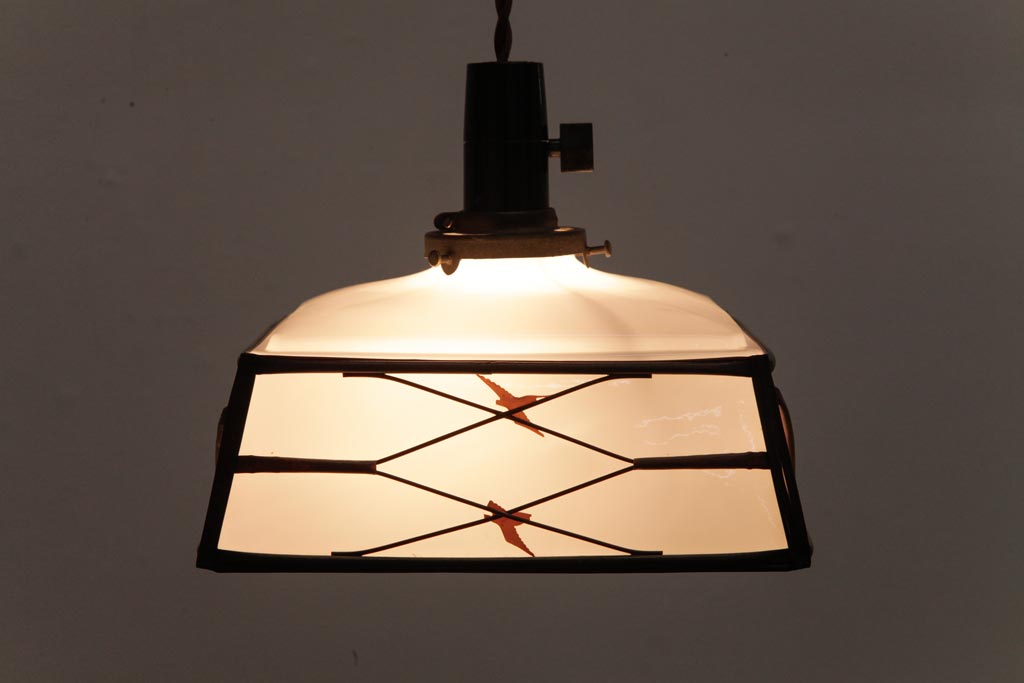昭和レトロ　鳥の装飾が可愛らしい四角形の吊り下げ照明(天井照明)