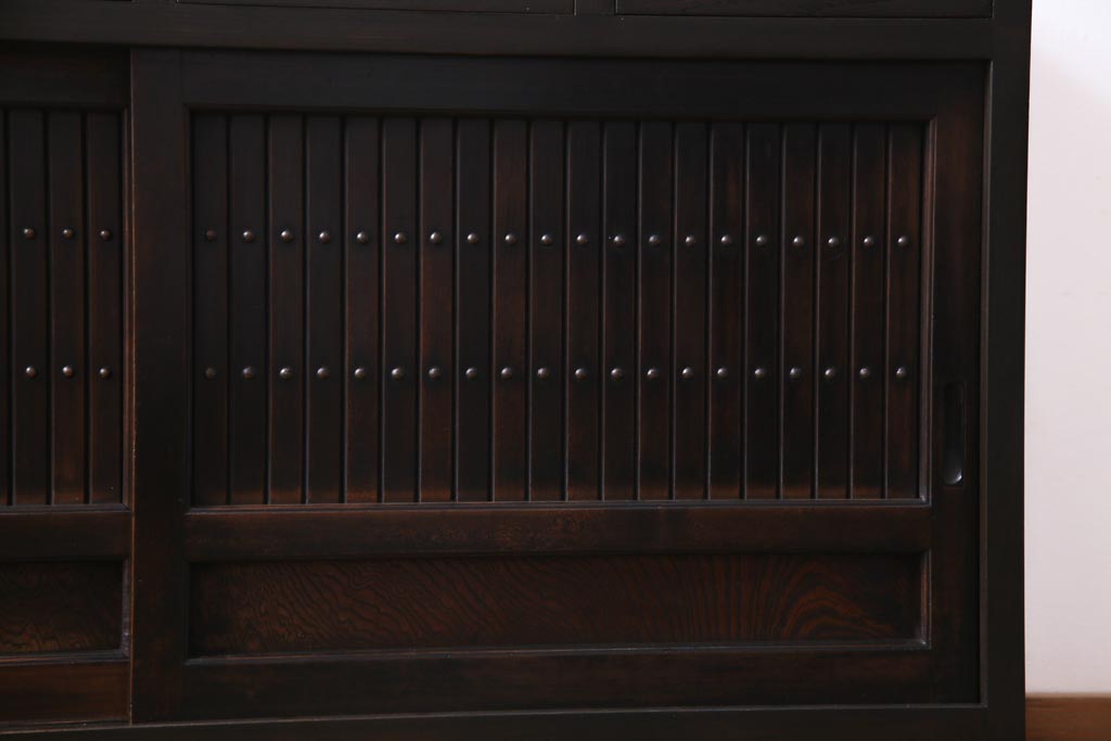 ラフジュ工房オリジナル　古建具リメイク　鎧戸を活かした立派な佇まいのリビングボード(戸棚、収納棚)