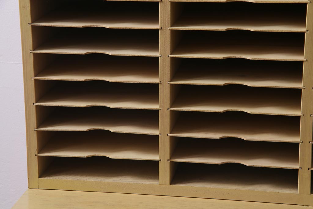 レトロ家具 昭和レトロ 大容量 棚板が全て取り外せる使い勝手 レトロ家具 昭和レトロ 大容量 棚板が全て取り外せる使い勝手