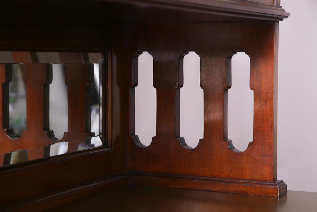 アンティーク家具　フランスアンティーク　マホガニー　大振り　品格と高級感が漂うキッチンボード(キャビネット、食器棚、収納棚)