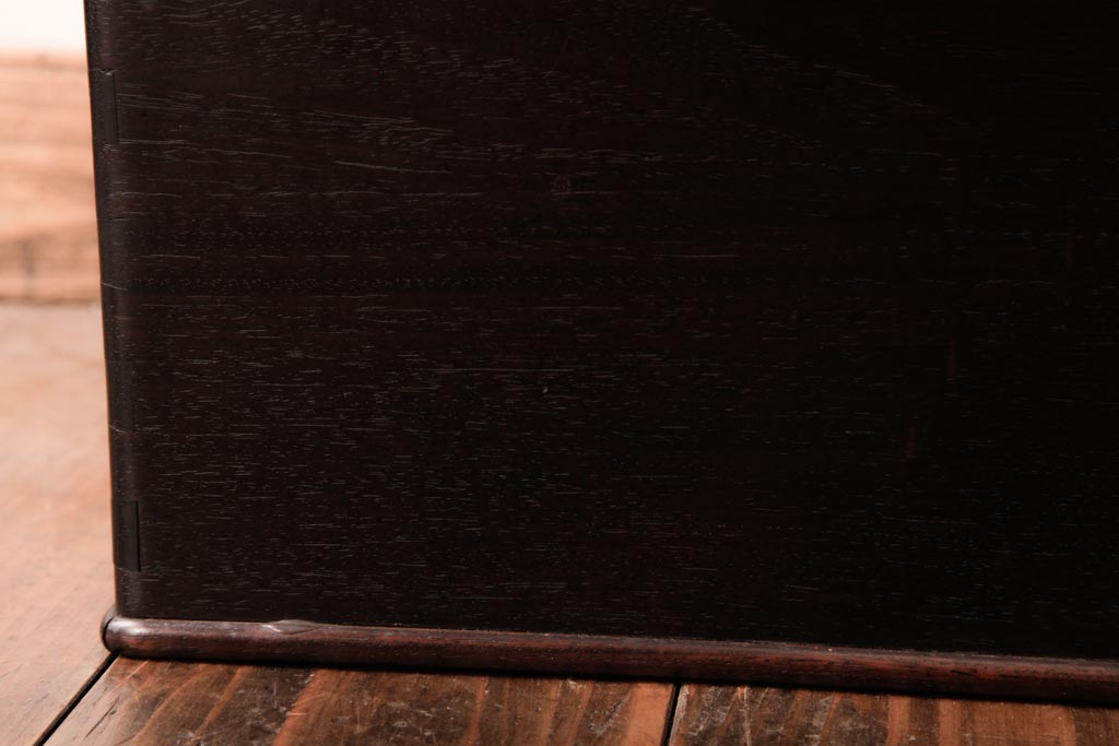 アンティーク雑貨　大正期　指物家具　漆塗りが高級感を引き立てる紫檀材の角火鉢(木製火鉢、手あぶり、箱火鉢)
