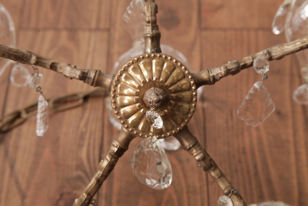 フランスビンテージ　ガラスドロップが優艶な青銅製の5灯シャンデリア(天井照明)