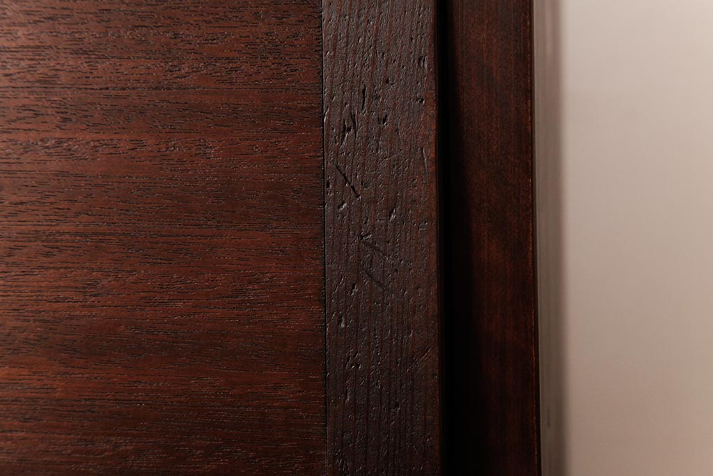 ラフジュ工房オリジナル　古い木の味わいが楽しめるパタパタ扉の壁掛け収納棚(ウォールシェルフ)