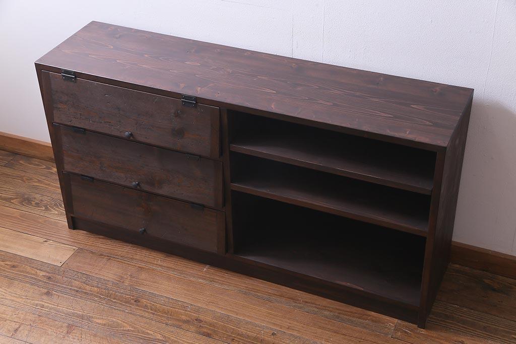 ラフジュ工房オリジナル　リメイク家具　明治期の松材が味わい深いパタパタ扉のリビングボード(下駄箱、収納棚、サイドボード)(2)