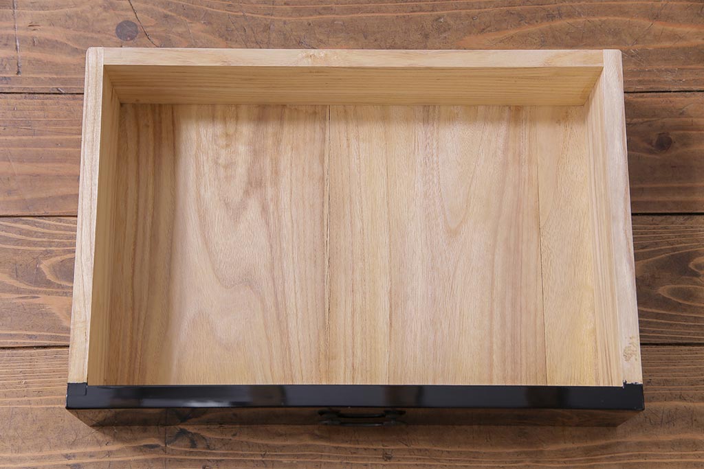 工芸品　本漆塗り　蒔絵　細部まで趣向が凝らされた輪島塗の茶棚(飾り棚、茶箪笥)(定価約300万円)
