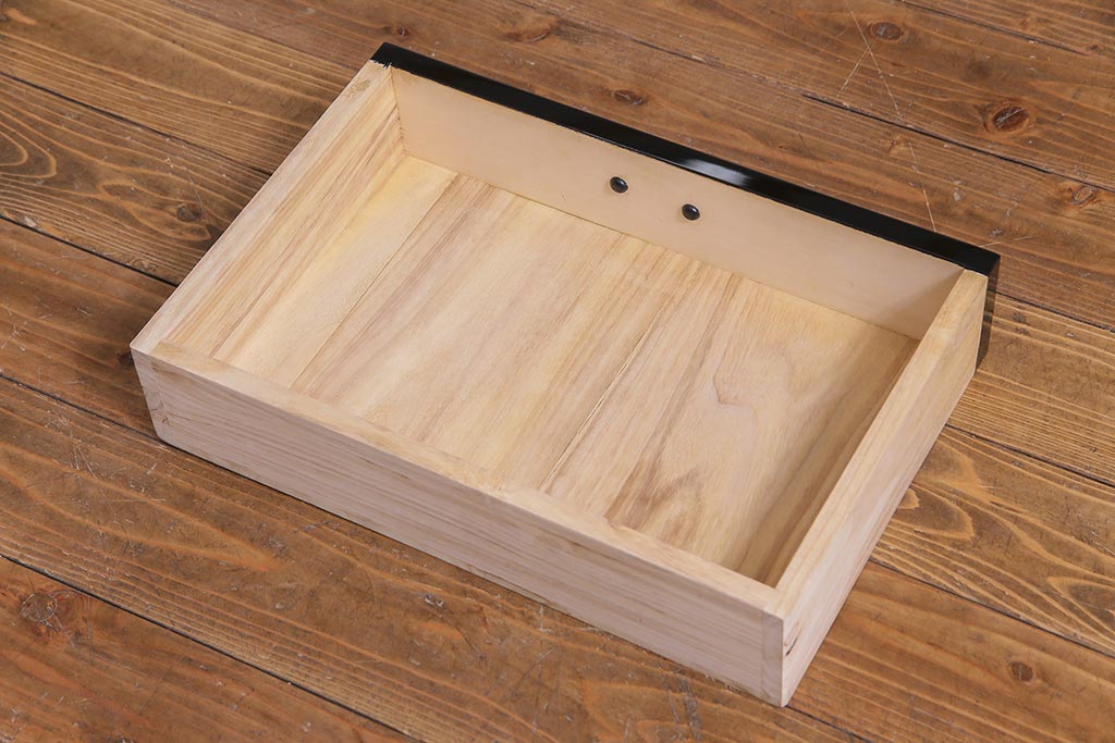工芸品　本漆塗り　蒔絵　細部まで趣向が凝らされた輪島塗の茶棚(飾り棚、茶箪笥)(定価約300万円)