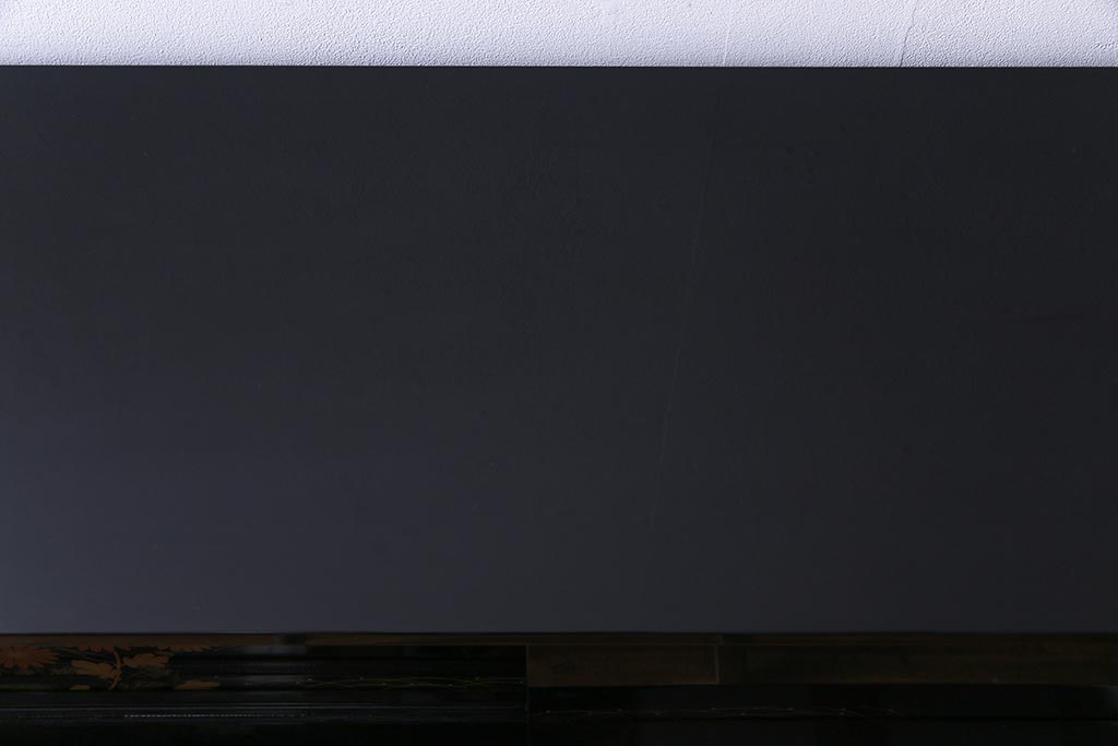 工芸品　本漆塗り　蒔絵　細部まで趣向が凝らされた輪島塗の茶棚(飾り棚、茶箪笥)(定価約300万円)
