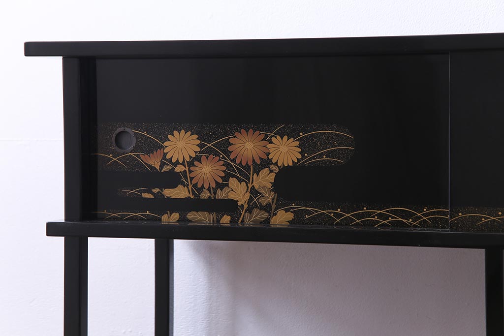 工芸品　本漆塗り　蒔絵　細部まで趣向が凝らされた輪島塗の茶棚(飾り棚、茶箪笥)(定価約300万円)