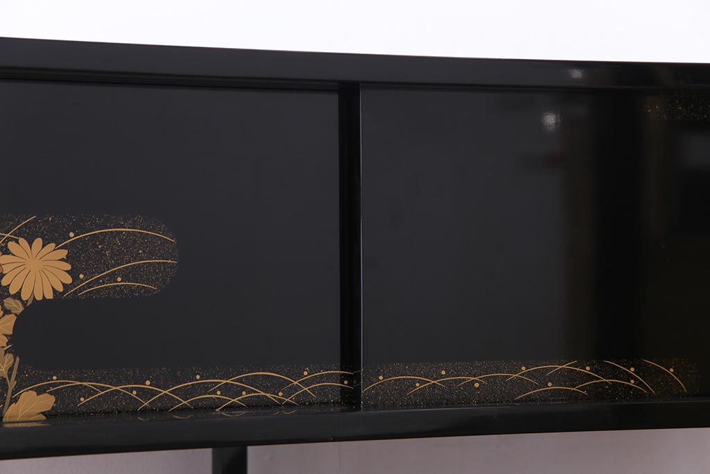 工芸品　本漆塗り　蒔絵　細部まで趣向が凝らされた輪島塗の茶棚(飾り棚、茶箪笥)(定価約300万円)