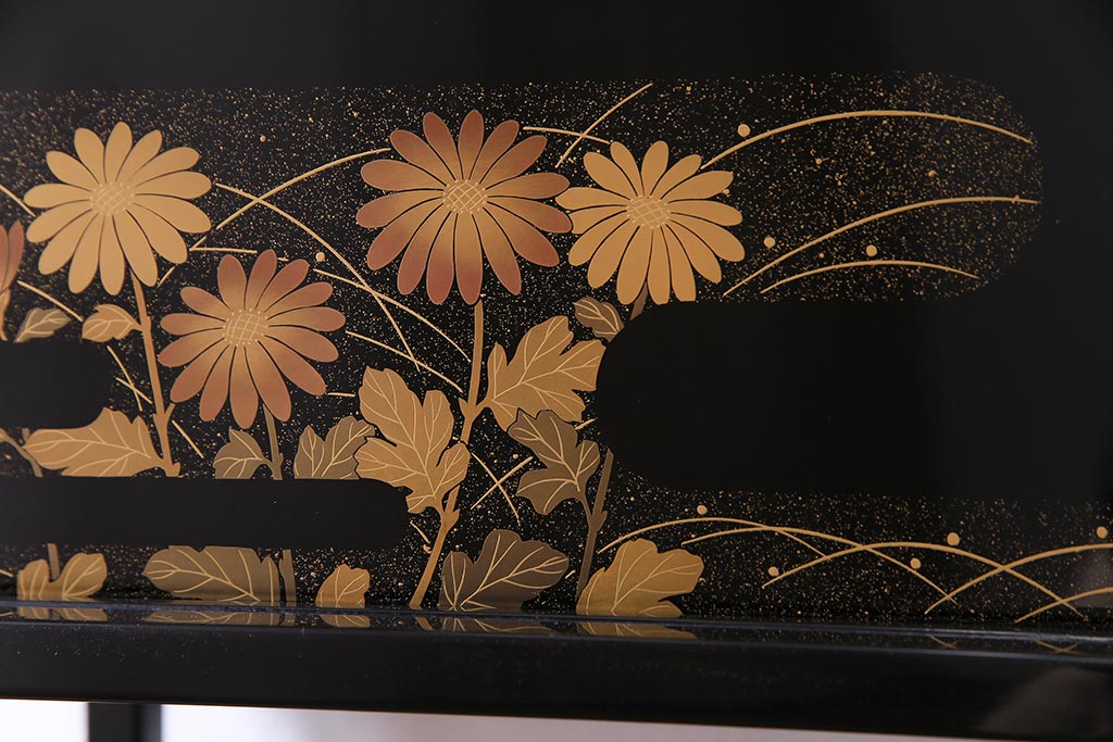 工芸品　本漆塗り　蒔絵　細部まで趣向が凝らされた輪島塗の茶棚(飾り棚、茶箪笥)(定価約300万円)