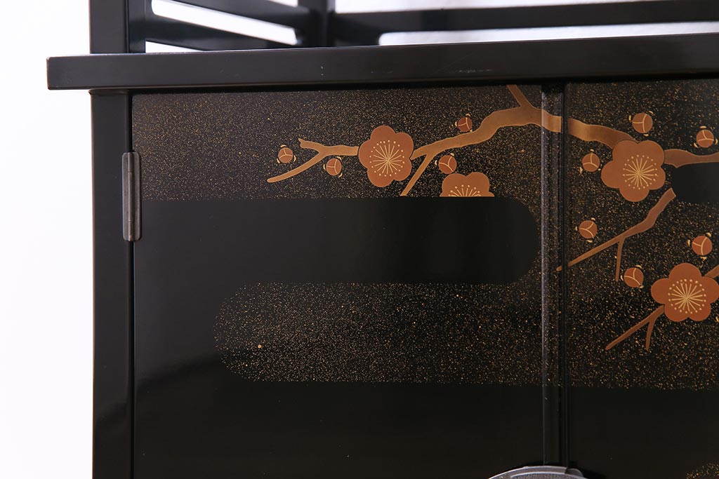 工芸品　本漆塗り　蒔絵　細部まで趣向が凝らされた輪島塗の茶棚(飾り棚、茶箪笥)(定価約300万円)