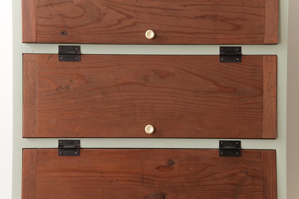 ラフジュ工房オリジナル　ペイント　コントラストがおしゃれなパタパタ扉の壁掛け収納棚(ウォールシェルフ)(3)