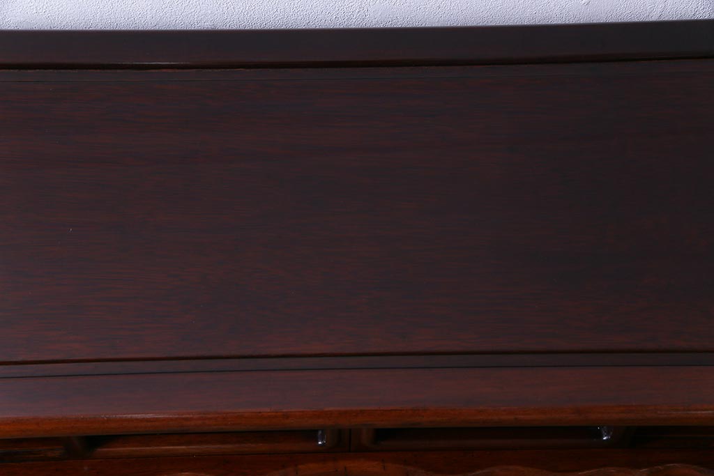 ビンテージ　民芸家具　カリン材　梅の木と小鳥の彫刻の飾り棚(茶棚、収納棚、花梨材)